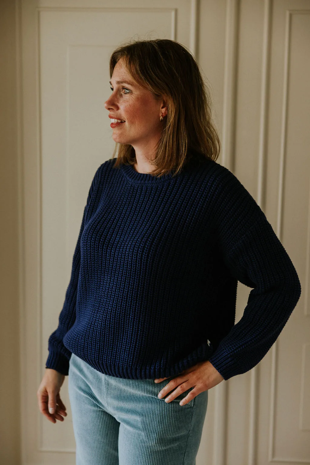 Chunky pulls tricotés pour femmes en Navy et Dahlia par Yuki – Image 3
