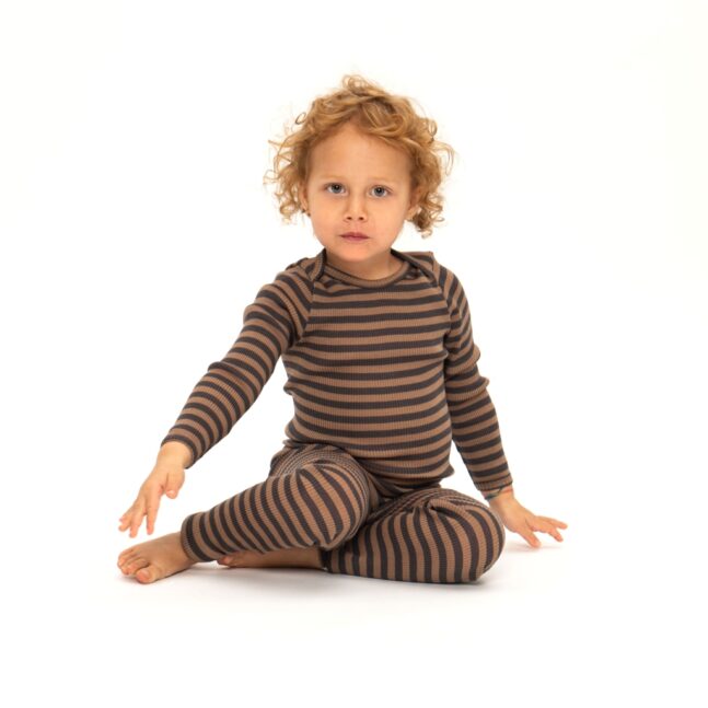 Arona Leggings Kids en laine mérinos, couleur Almost Nut Stripes de Minimalisma