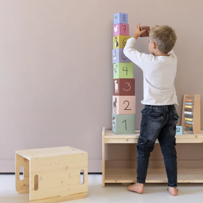 Low Baby Shelf von Jindl