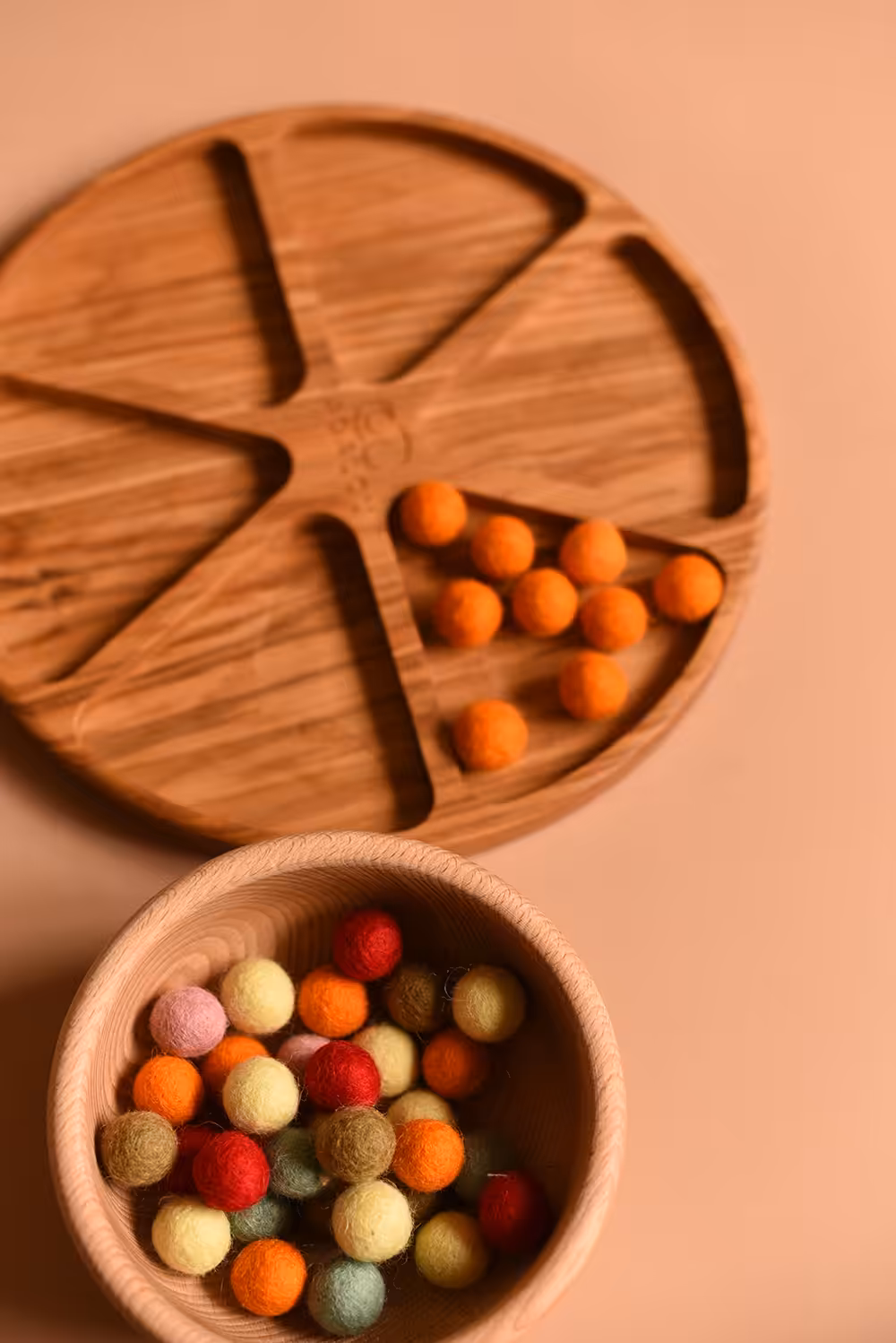 Bac de tri en bois naturel selon Montessori