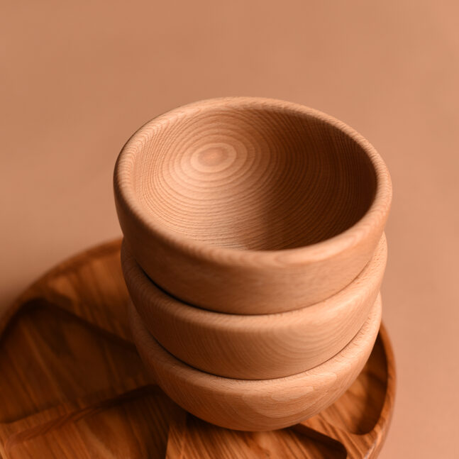 Bac de tri en bois naturel selon Montessori