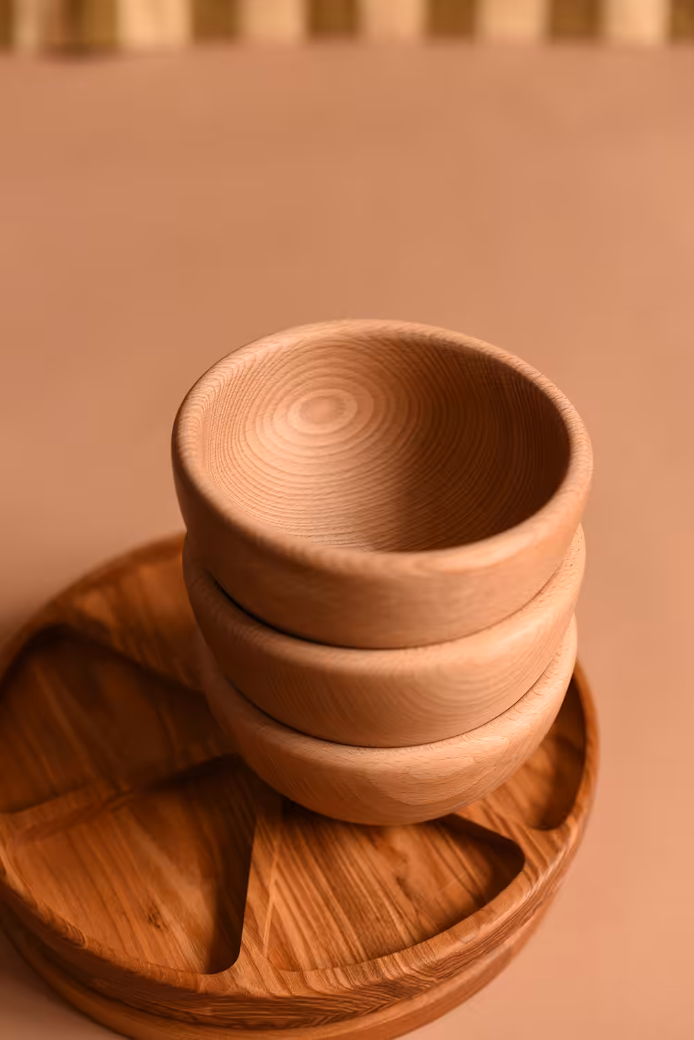 Bac de tri en bois naturel selon Montessori