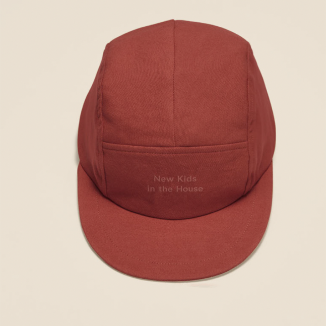 Casquette à visière en couleur Marron de Newkidsinthehouse Berlin