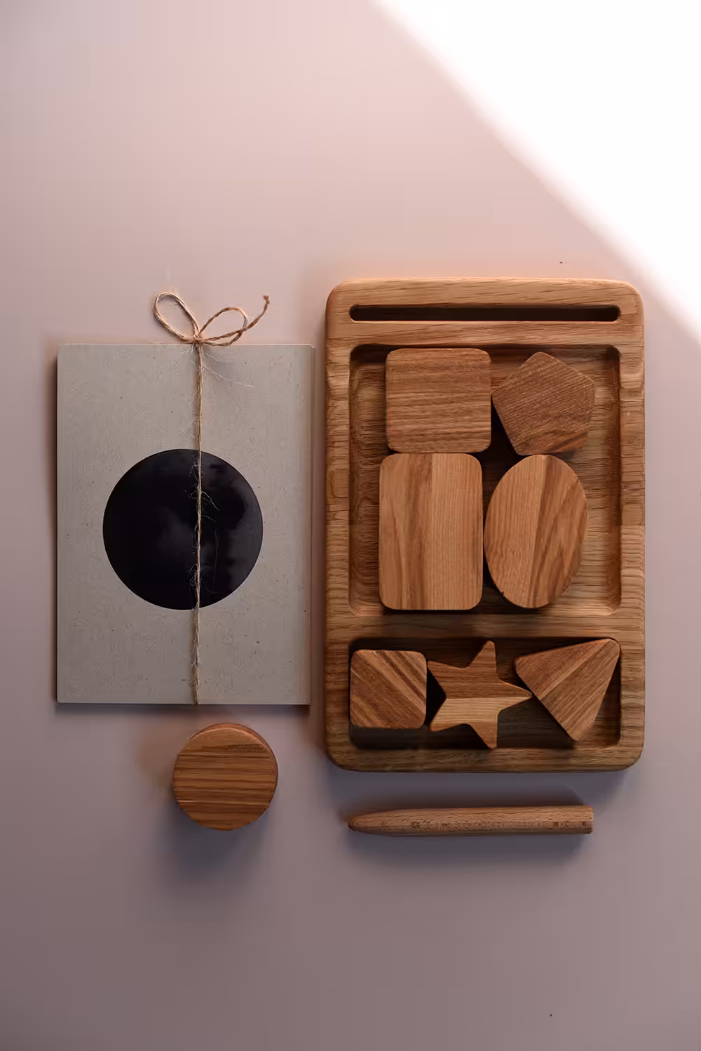Montessori en bois avec formes géométriques et cartes