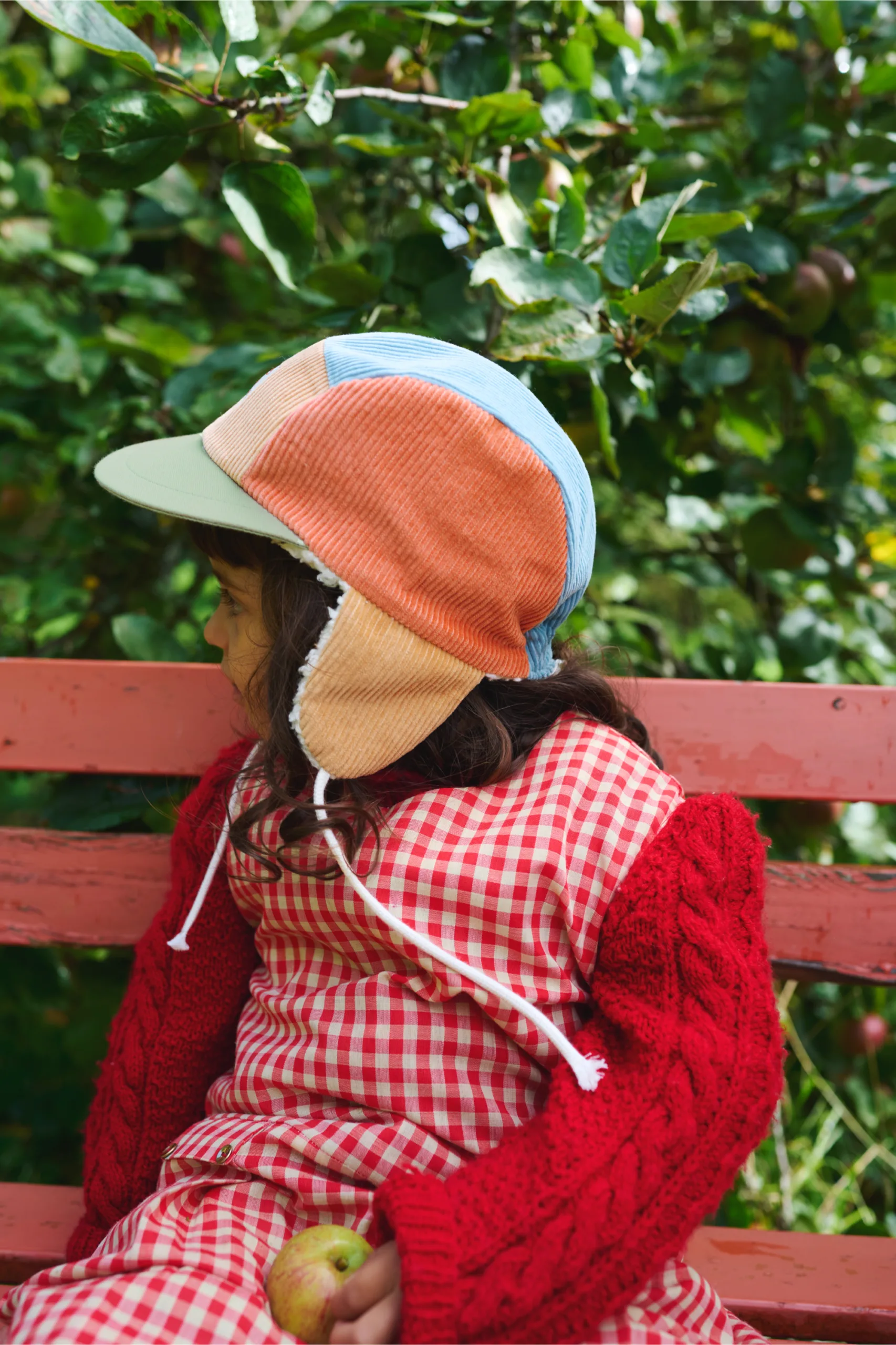 Winter Cap Robin / Bergen par New Kids in the House – Image 4