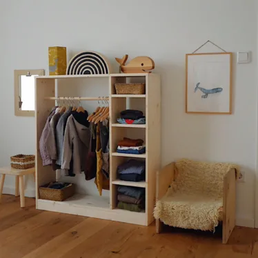 Wardrobe von Manine Montessori