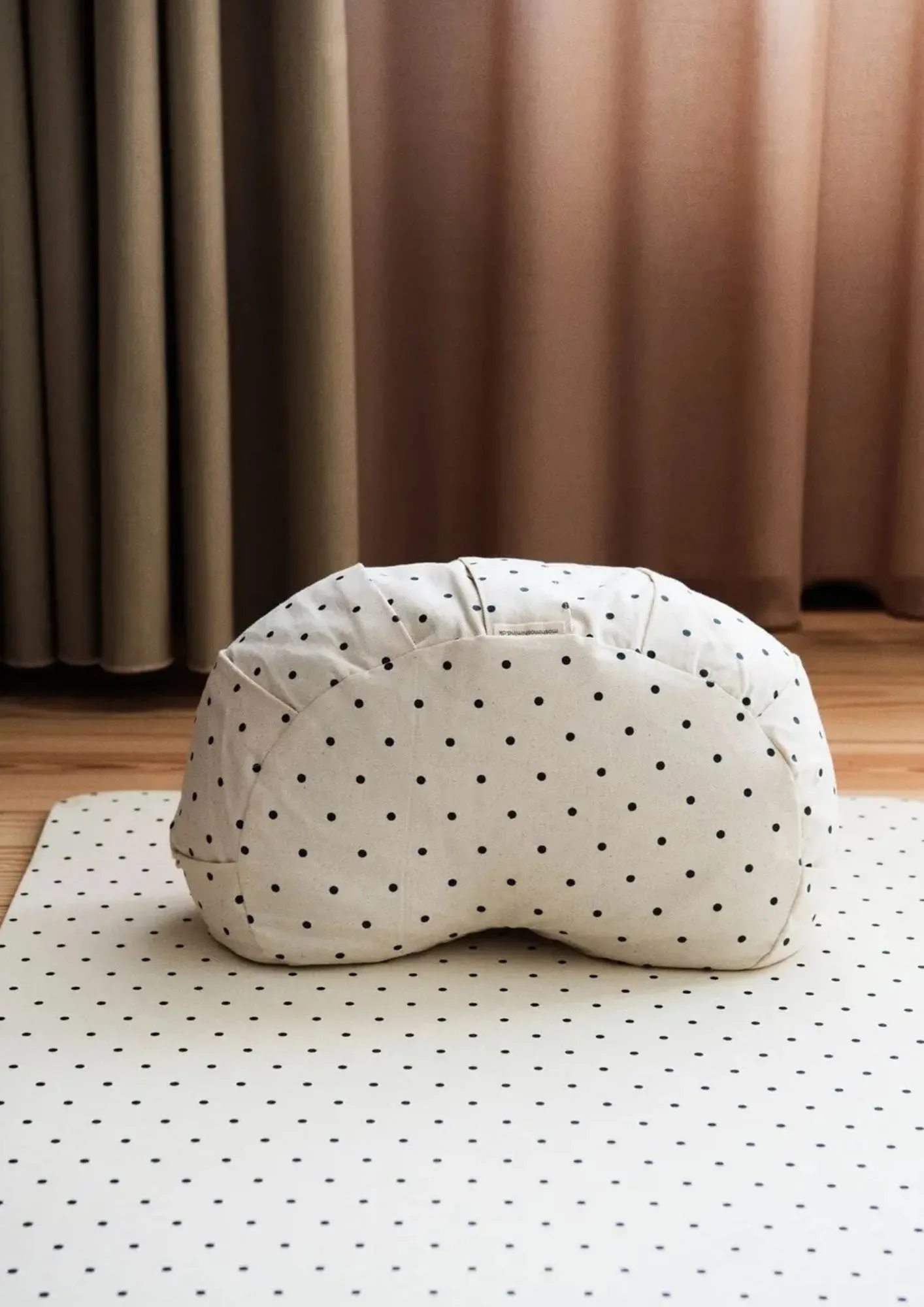 Gepunktetes Meditationskissen MOON von Moshi Moshi Mind