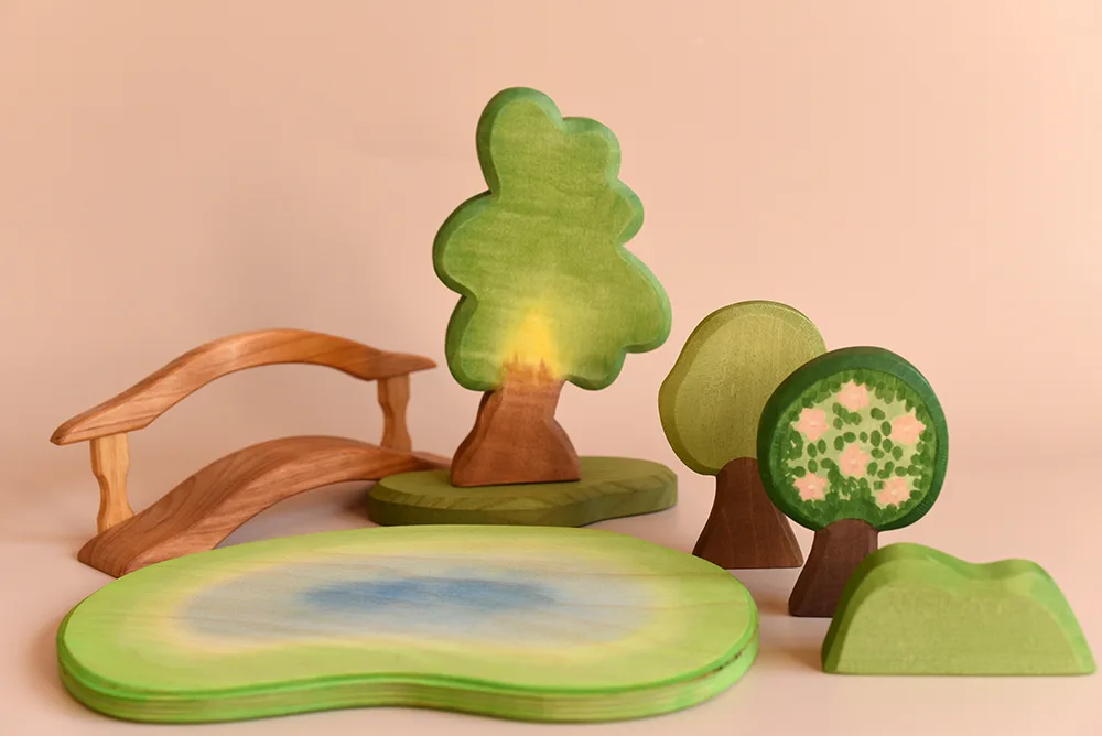 Apfelbaum, Brücke, Teich, Eiche von Ostheimer.Seidenkinder