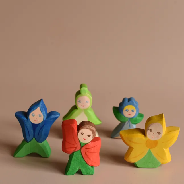 Blumenkinder.Ostheimer.Seidenkinder.Holzfiguren.Farbig