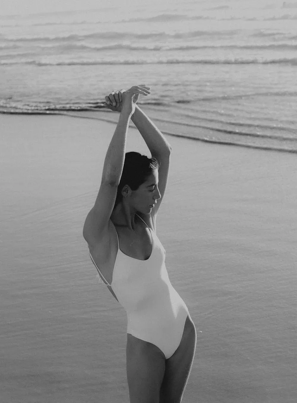 Maillot de bain écologique Aridane en mousse et noir par NOW_THEN