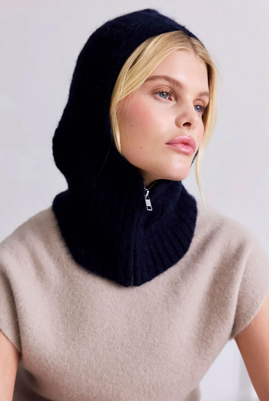 Alpaca Balaclava mit Zip in Deep Sea Navy von Arctic Fox