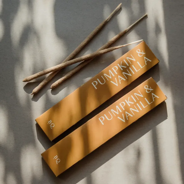 3 bâtons d'encens différents par Botanique – aux parfums citrouille, vanille et lavande.