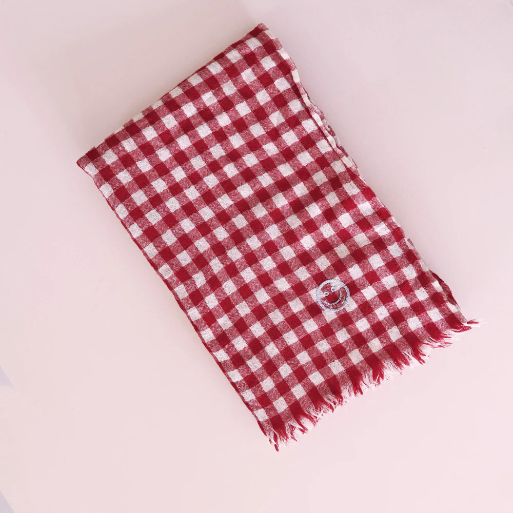 Écharpe en pure laine à carreaux rouges par Lili Pepper