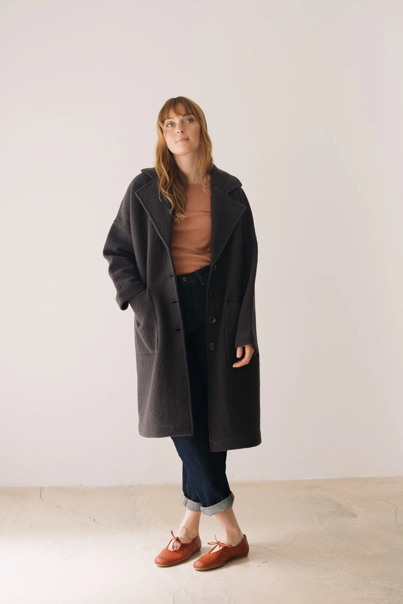 Merinowoll-Mantel lang in Beige und Grau von Tiralahilacha