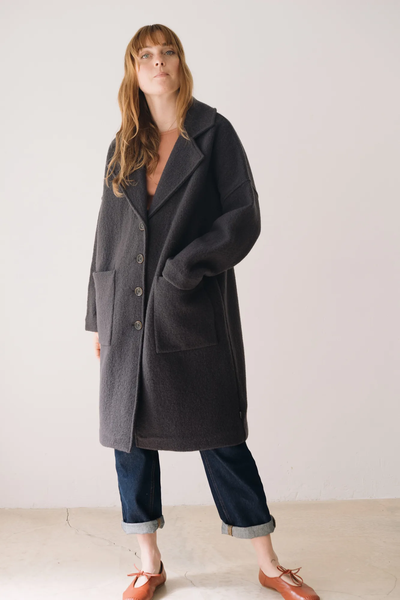 Merinowoll-Mantel lang in Beige und Grau von Tiralahilacha