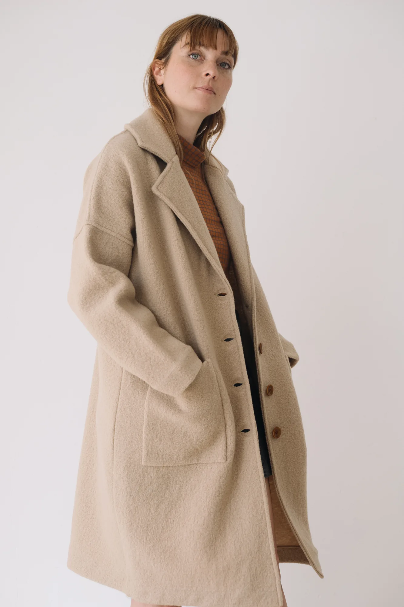 Merinowoll-Mantel lang in Beige und Grau von Tiralahilacha