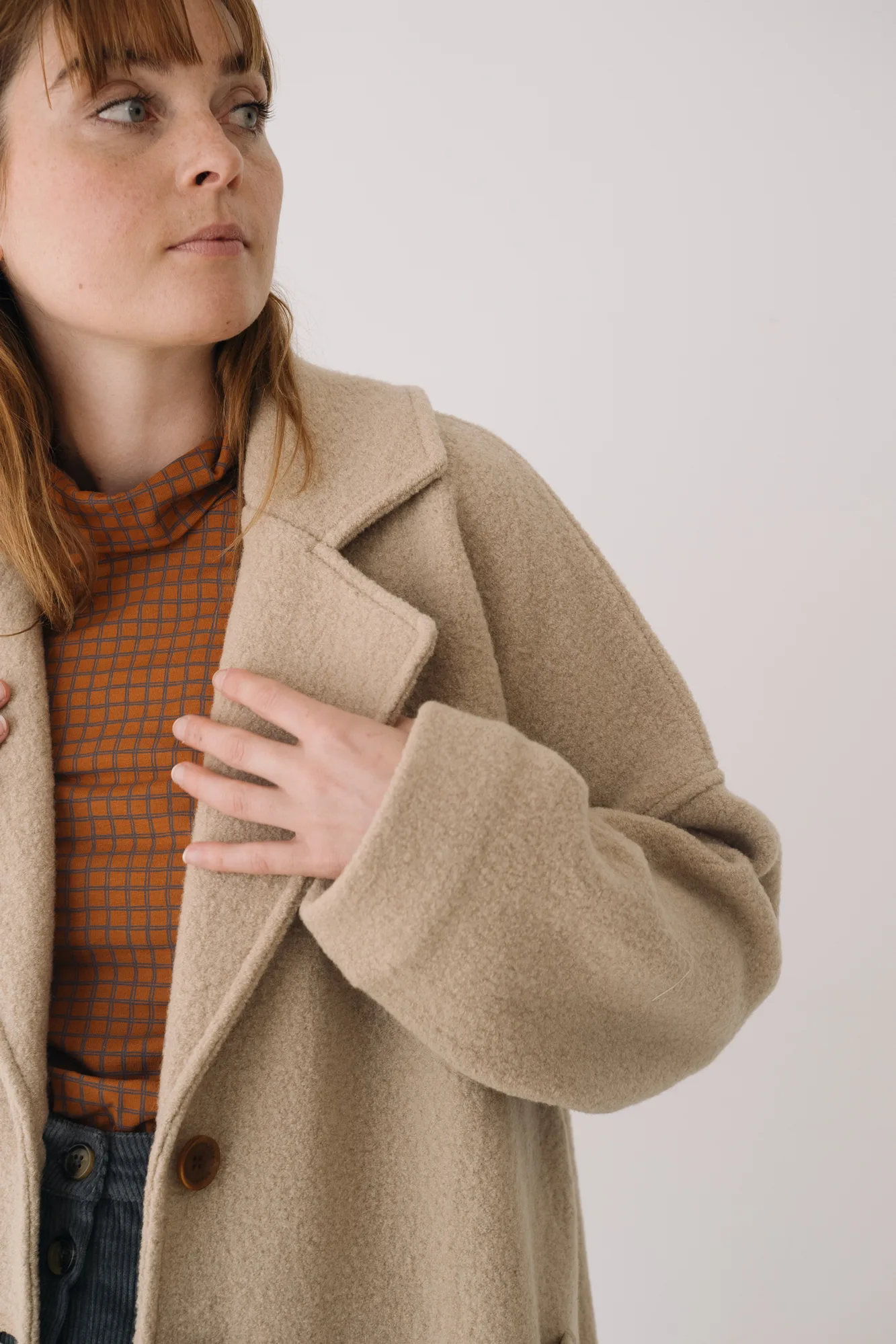 Merinowoll-Mantel lang in Beige und Grau von Tiralahilacha