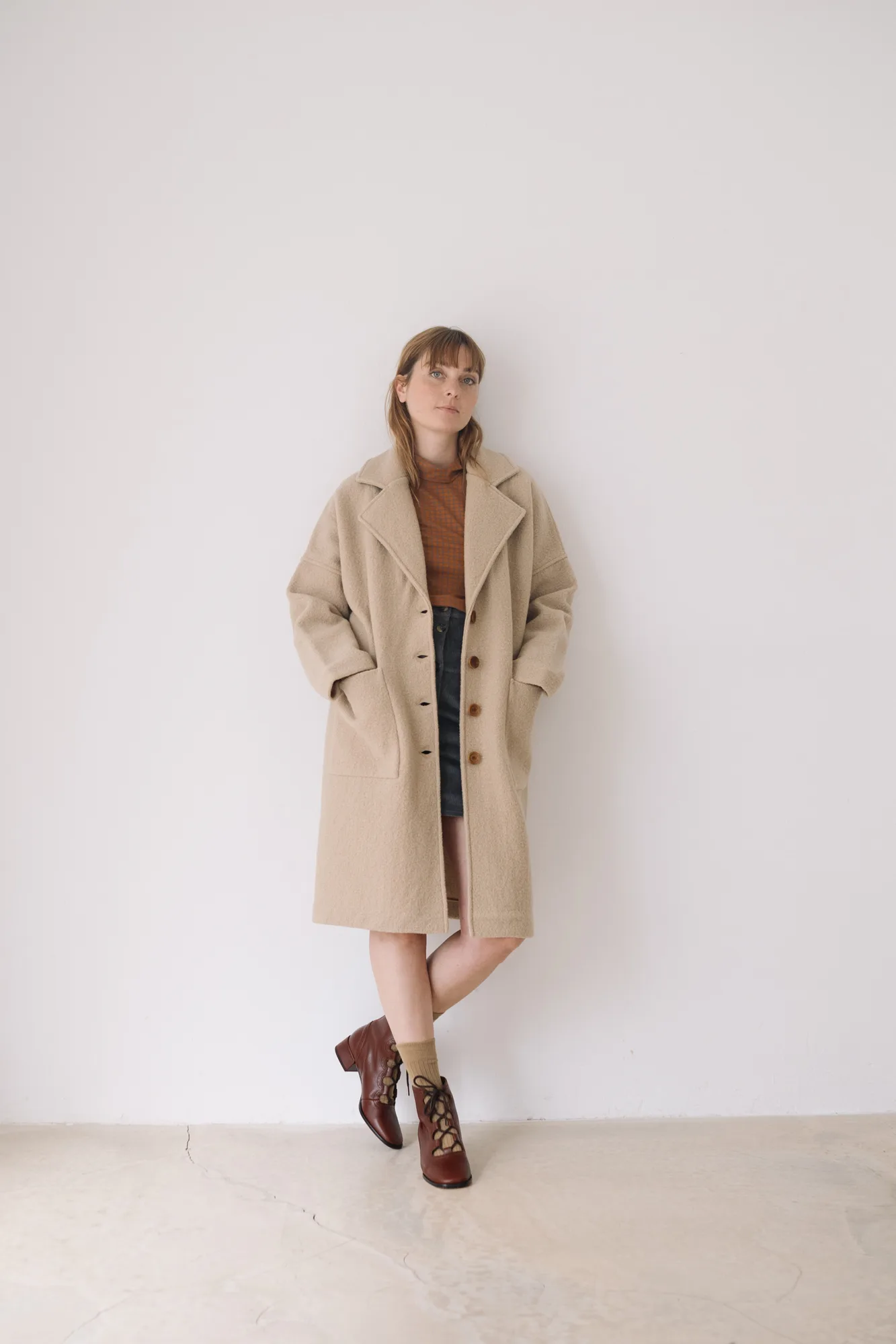 Merinowoll-Mantel lang in Beige und Grau von Tiralahilacha