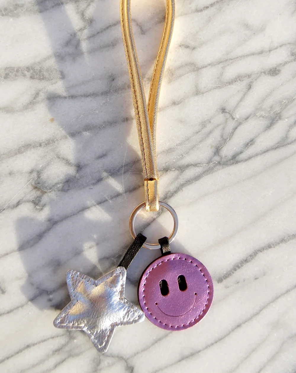 Gold Sparkling Pendants von Petit Mai – Bild 2