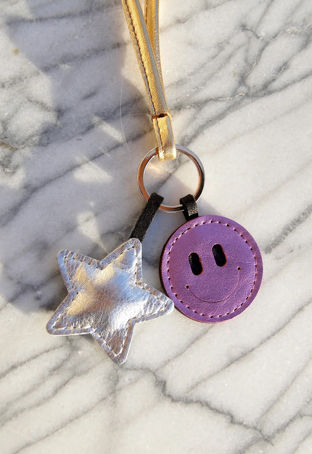 Gold Sparkling Pendants von Petit Mai