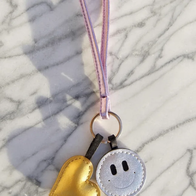 Lila Sparkling Pendants von Petit Mai