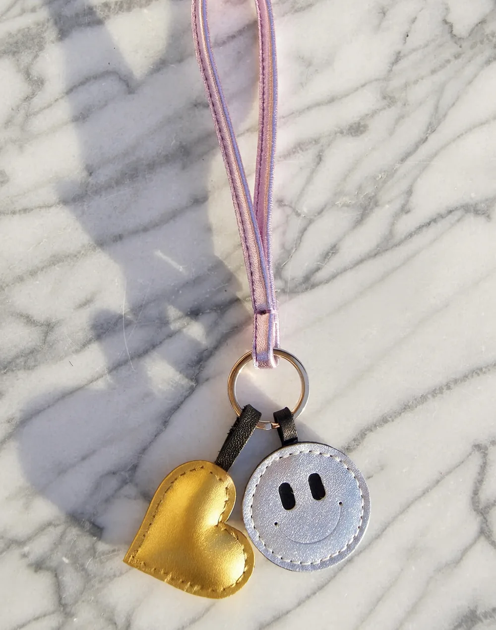 Lila Sparkling Pendants von Petit Mai