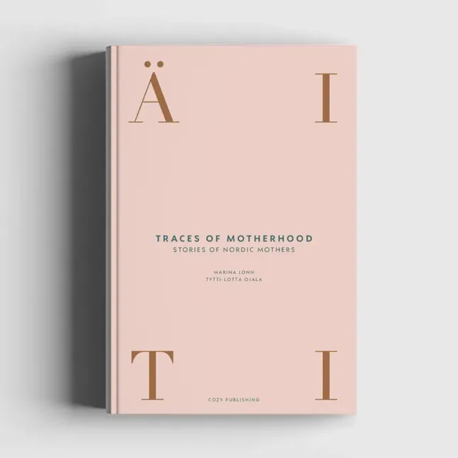 Traces of Motherhood Buch von Cozy Publishing