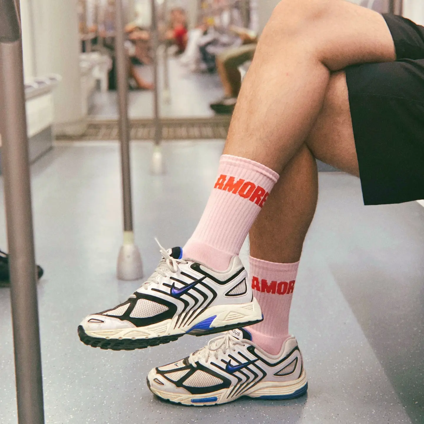 Diese Socken aus weicher Bio-Baumwolle begleiten dich den ganzen Tag und fühlen sich einfach gut an. Angenehm zu tragen, bequem und perfekt für den Alltag – echte Wohlfühl-Lieblinge.