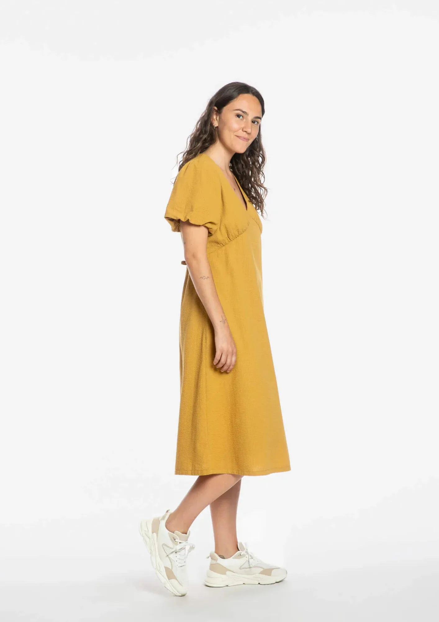 Robe col en V couleur Honey par Matona