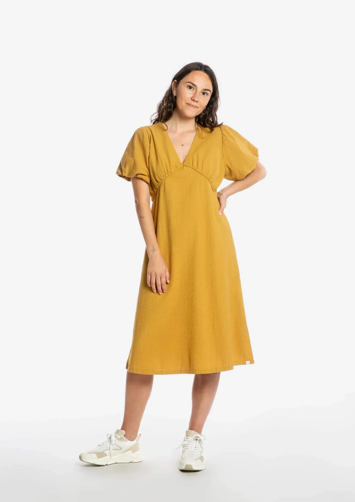 Robe col en V couleur Honey par Matona