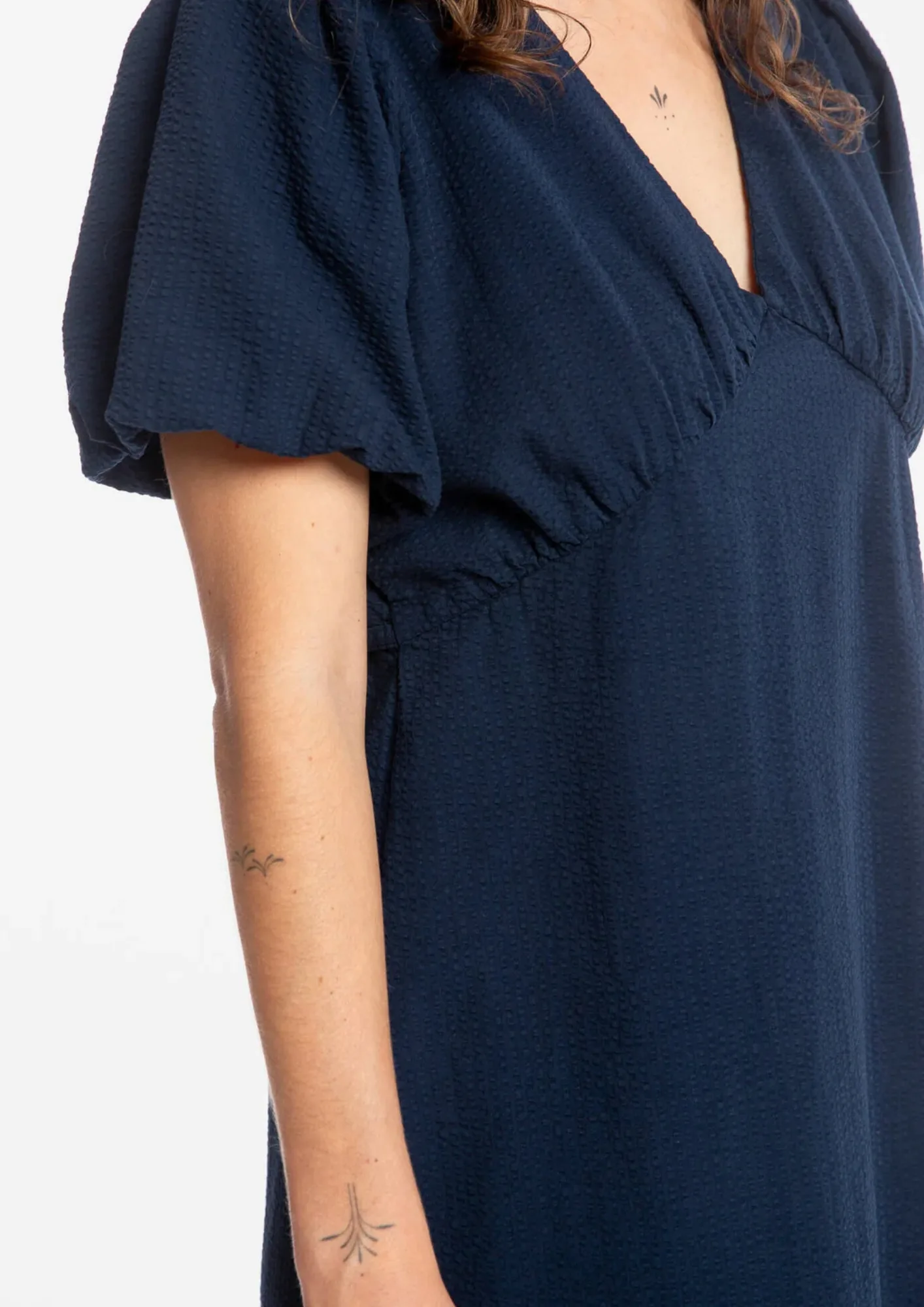 Robe col en V couleur Navy par Matona