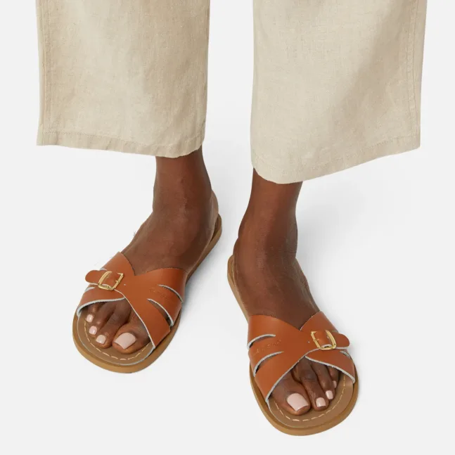 Salt-Water Slide in Black und Tan