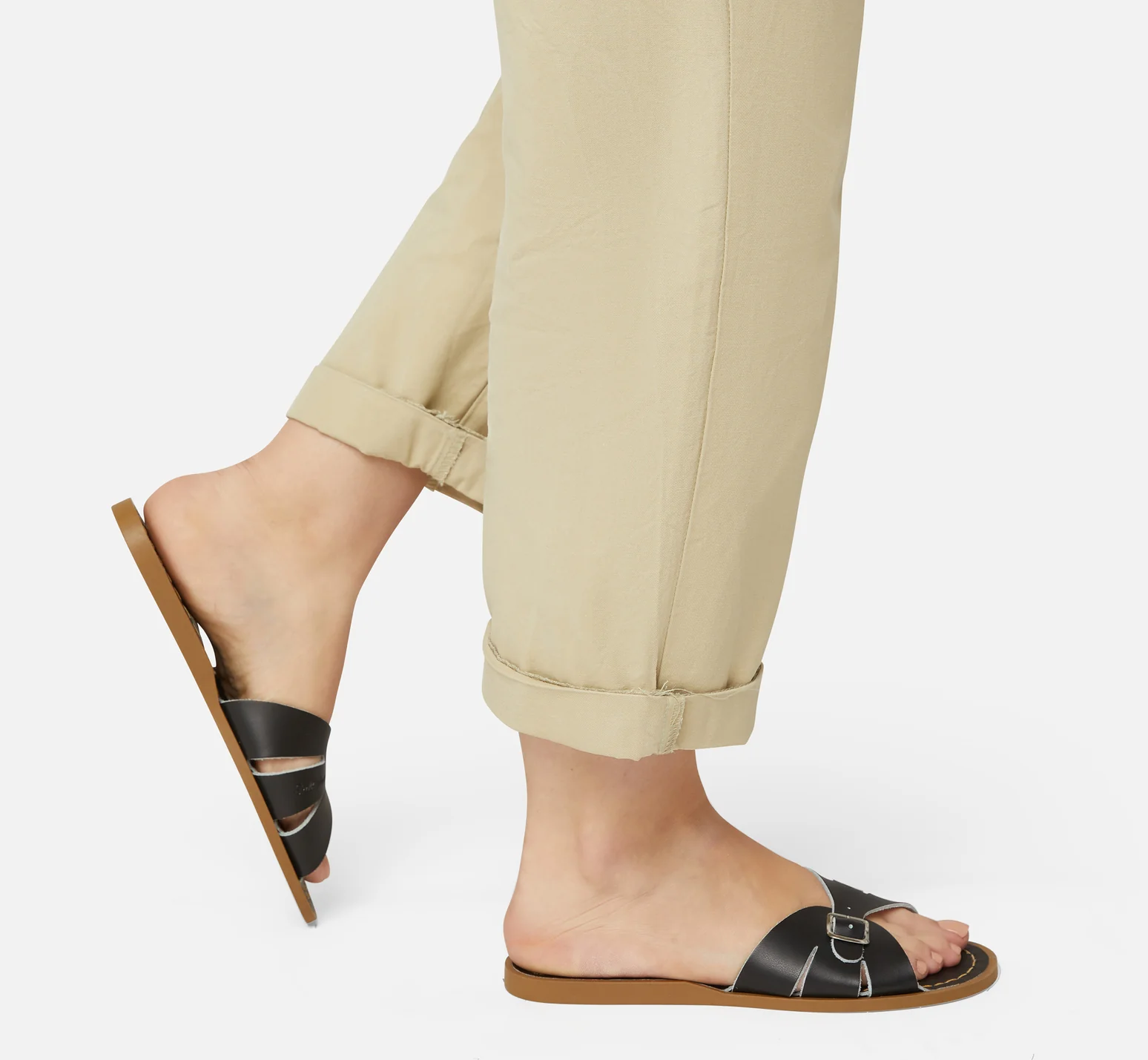 Salt-Water Slide in Black und Tan