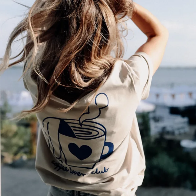 BIG COFFEE LOVER - T-Shirt in Cream von Don’t Grow Up