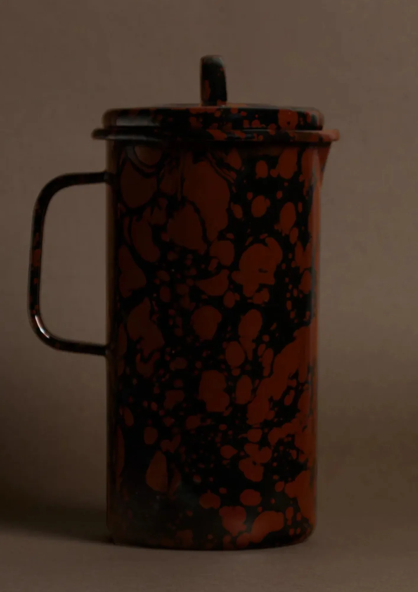 Die Carafe in Onyx/Mokka von ÉMAÉ STUDIO