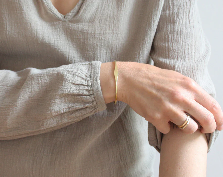 Der Flat Rhomb Armreif von Ting Goods