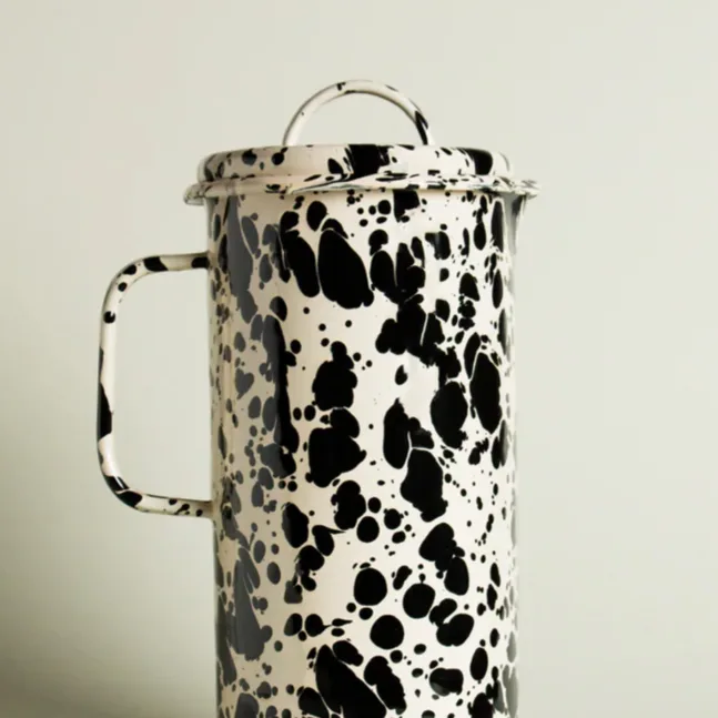 Die Carafe Mirari Ecru/Onyx von ÉMAÉ STUDIO