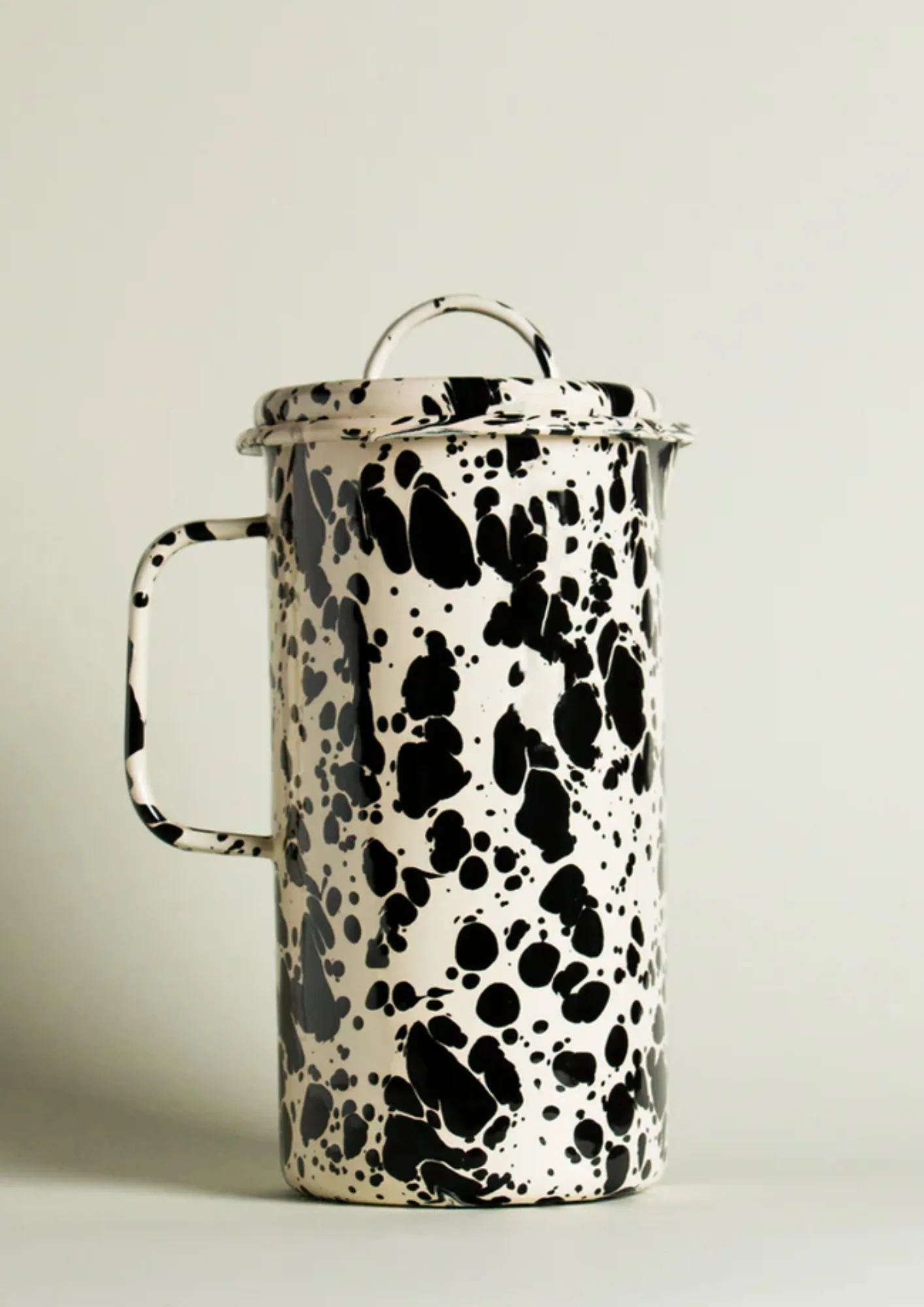 Die Carafe Mirari Ecru/Onyx von ÉMAÉ STUDIO