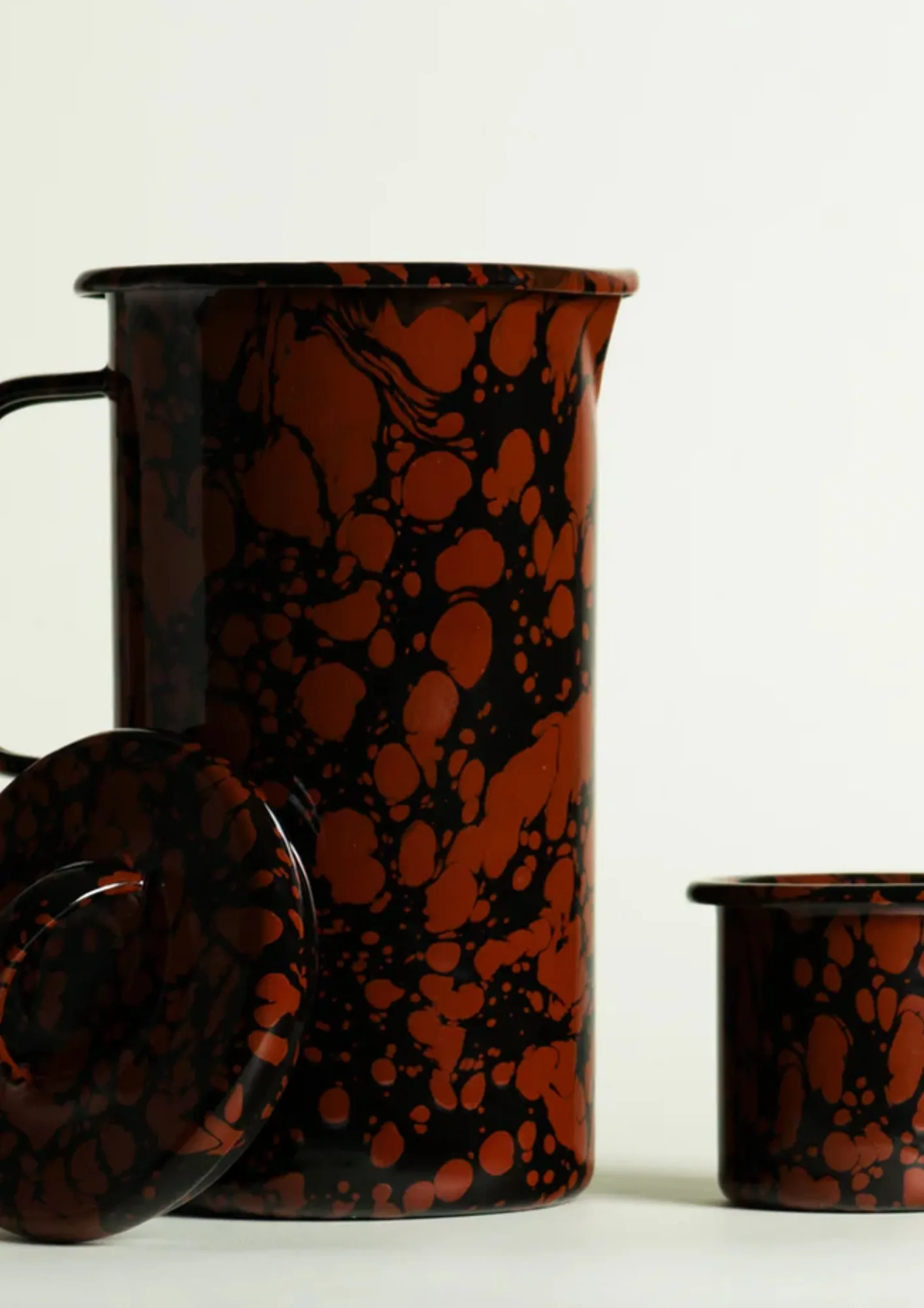 Die Carafe in Onyx/Mokka von ÉMAÉ STUDIO