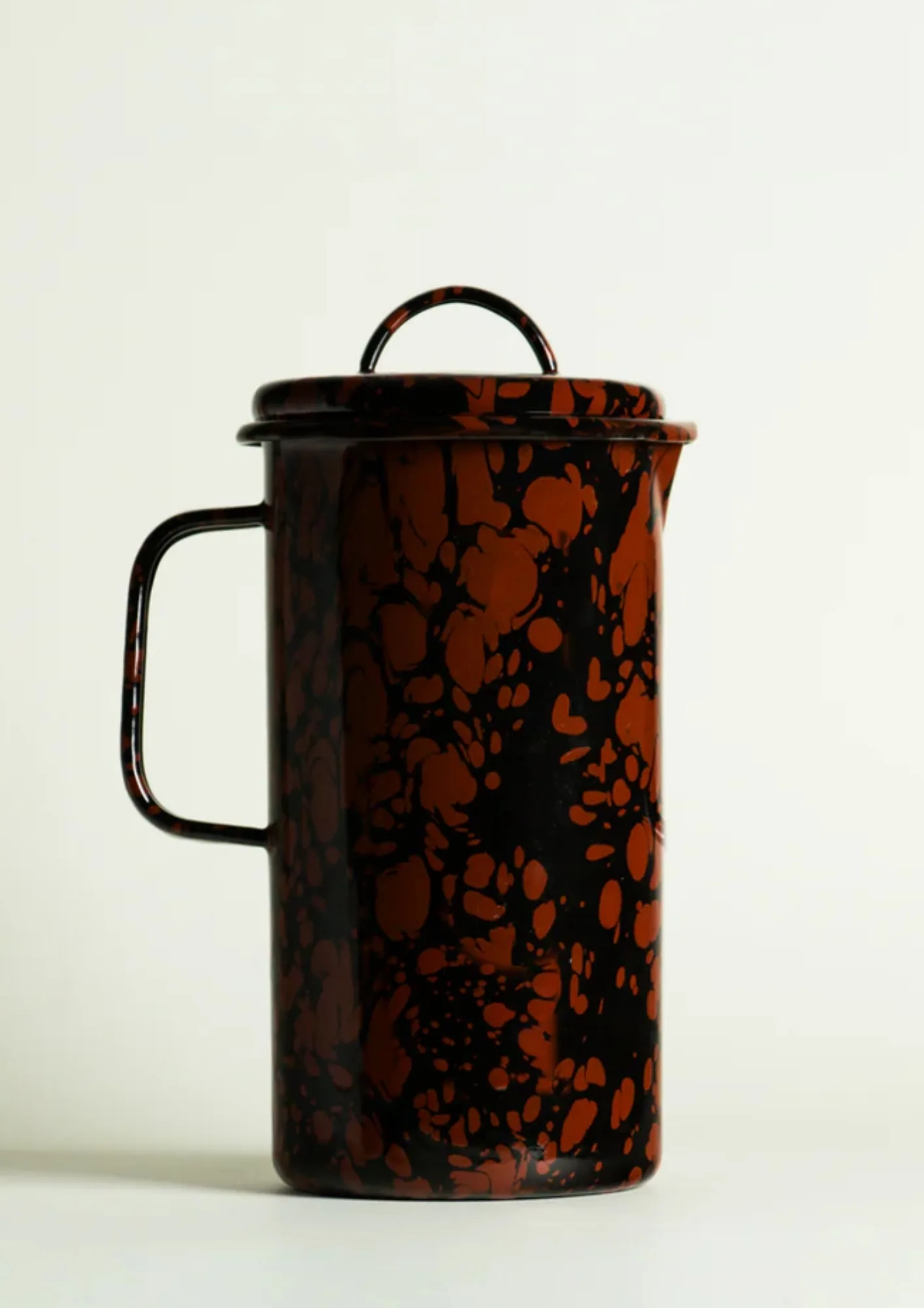 Die Carafe in Onyx/Mokka von ÉMAÉ STUDIO