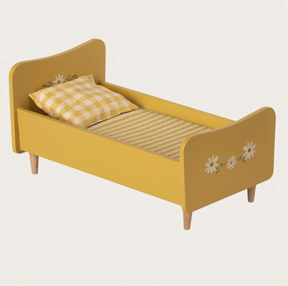 Lit en bois pour souris par Maileg, couleur jaune