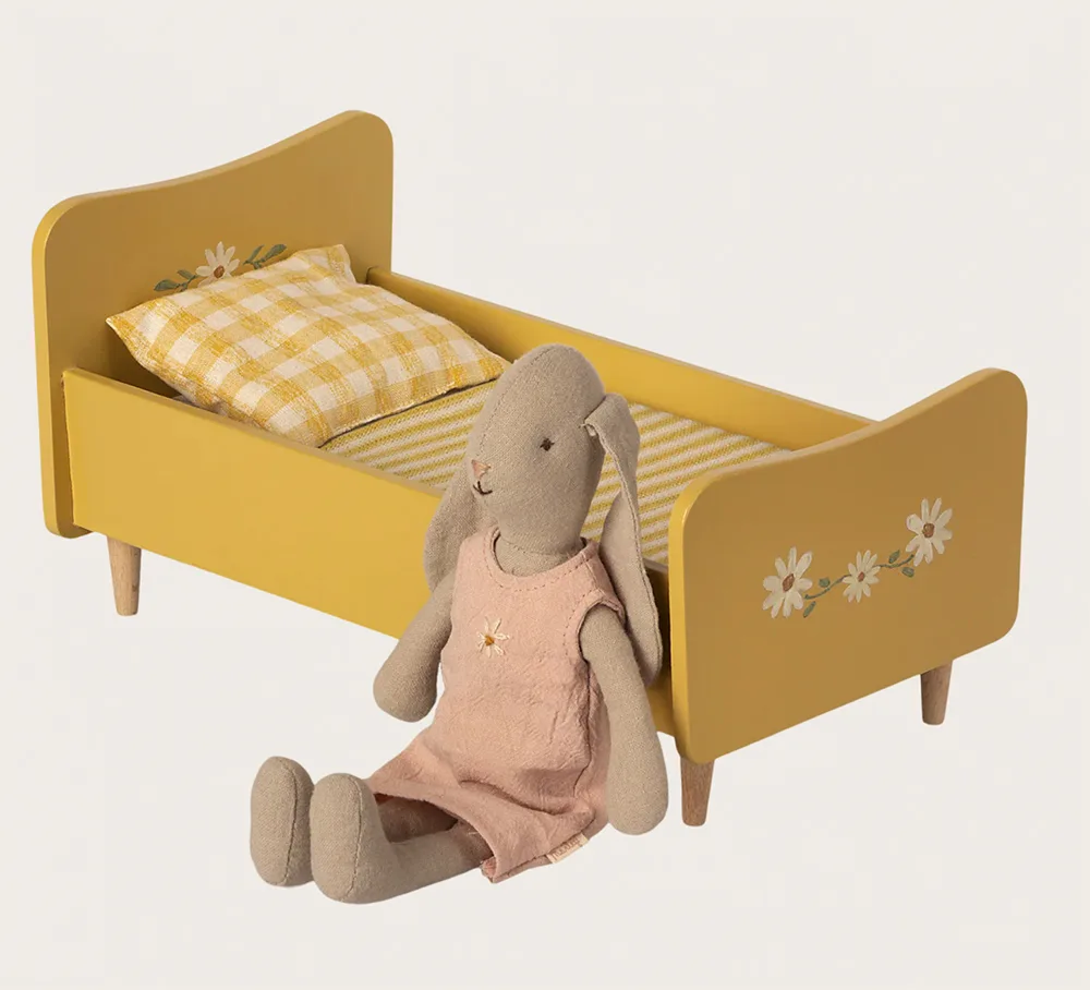 Lit en bois pour souris par Maileg, couleur jaune
