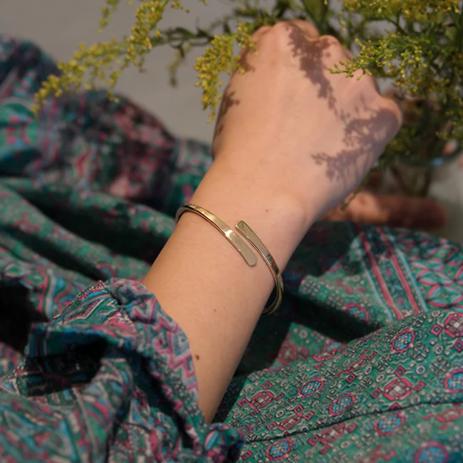 Le bracelet Flat Ends en laiton par Ting Goods