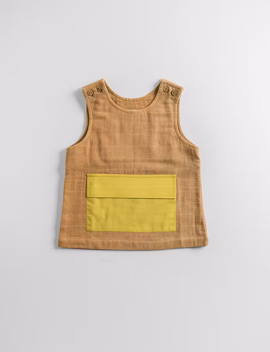 Aria Top aus pflanzengefärbter Biobaumwolle von Indhue, Farbe Sugar Brown
