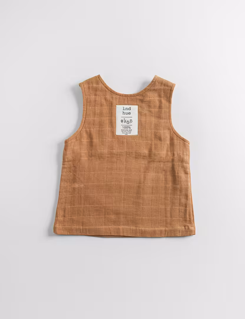 Aria Top aus pflanzengefärbter Biobaumwolle von Indhue, Farbe Sugar Brown – Bild 2