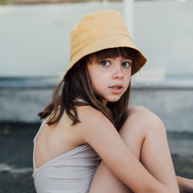 Chapeau pour enfants en lin 100% par Matona, couleur Honey, Sienna, Stormblue