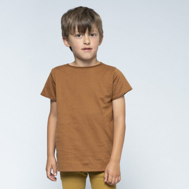 T-shirt à manches courtes Lin en coton bio par Minimalisma, couleur Amber et Tan