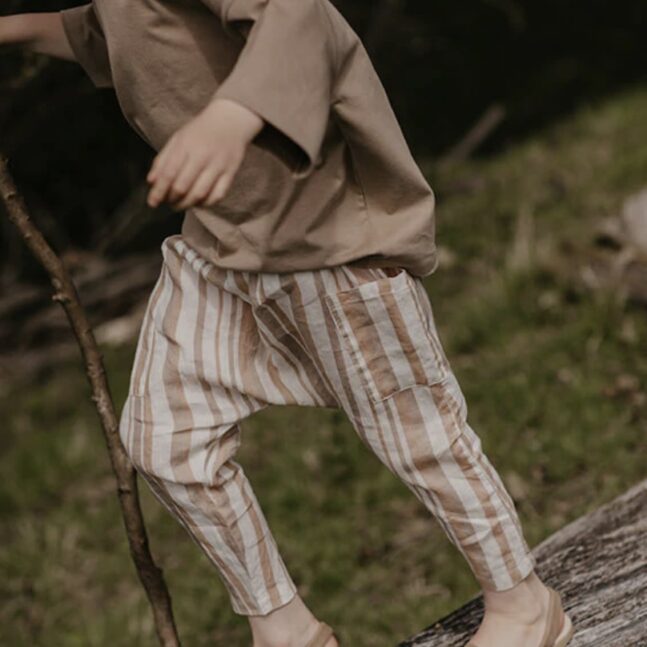 Les sandales Avarca par The Simple Folk, couleur Biscotti