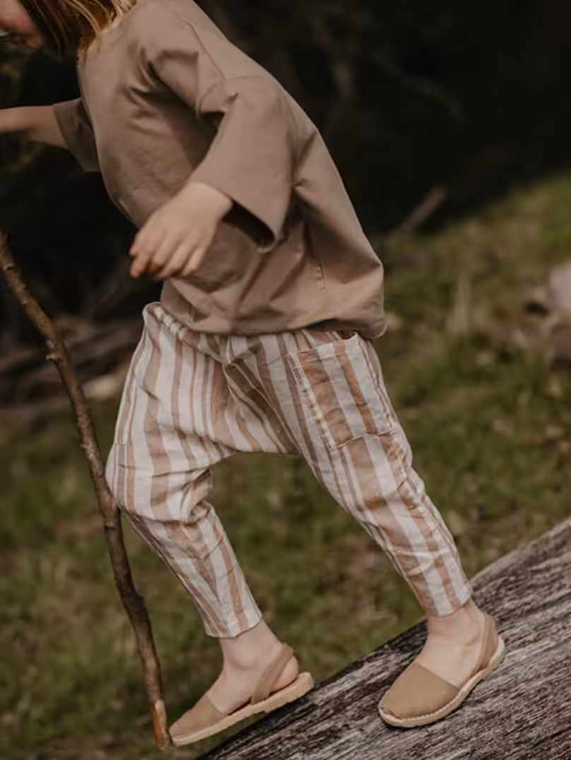 Les sandales Avarca par The Simple Folk, couleur Biscotti